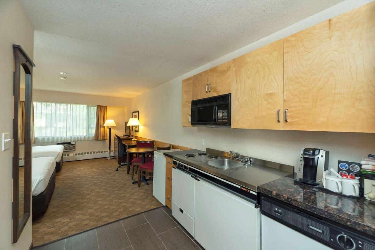 Prestige Riverside Lodge Quesnel Exterior photo