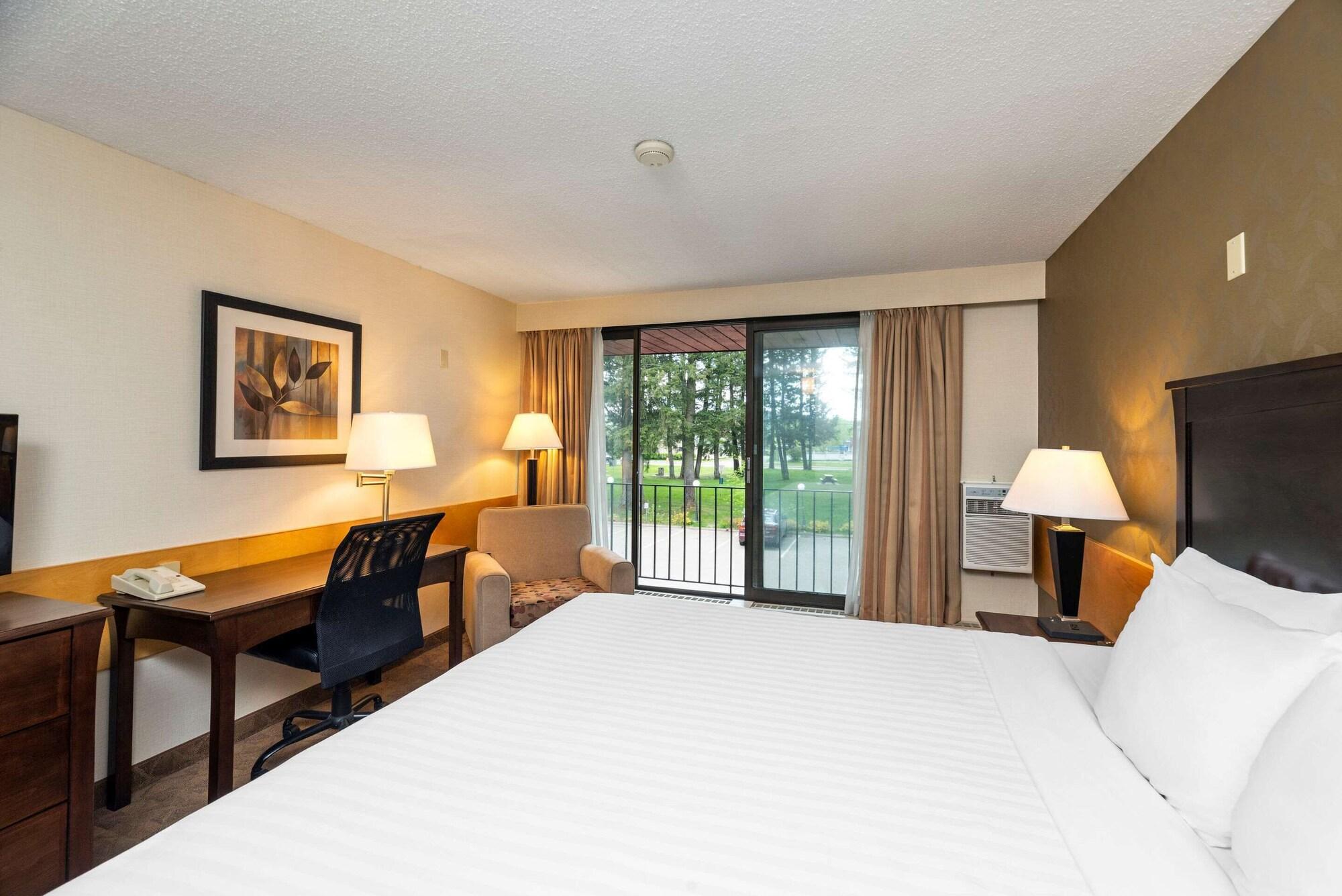 Prestige Riverside Lodge Quesnel Exterior photo