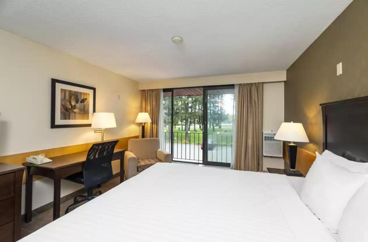 Prestige Riverside Lodge Quesnel Exterior photo